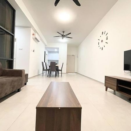 Quartz Near To Jonker Walk With Infinity Pool Cozy 3B2B Apartment Malacca Exterior foto