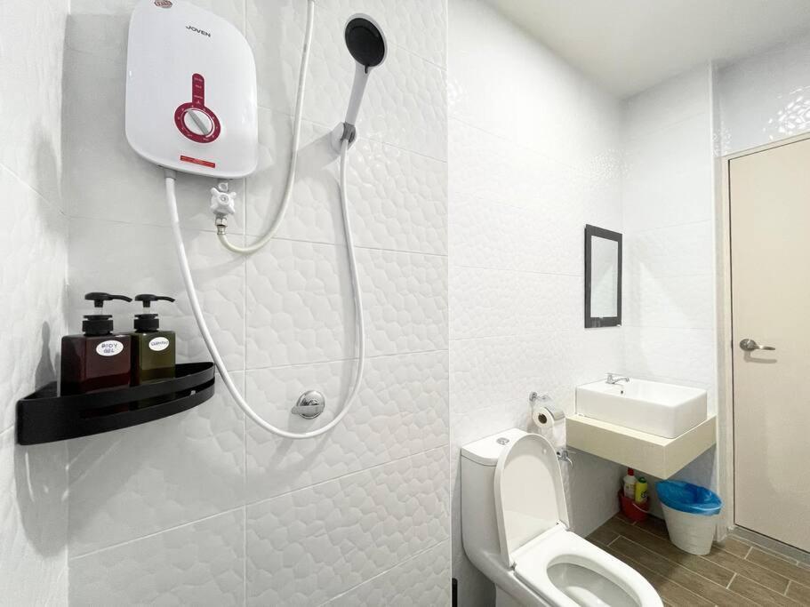 Quartz Near To Jonker Walk With Infinity Pool Cozy 3B2B Apartment Malacca Exterior foto