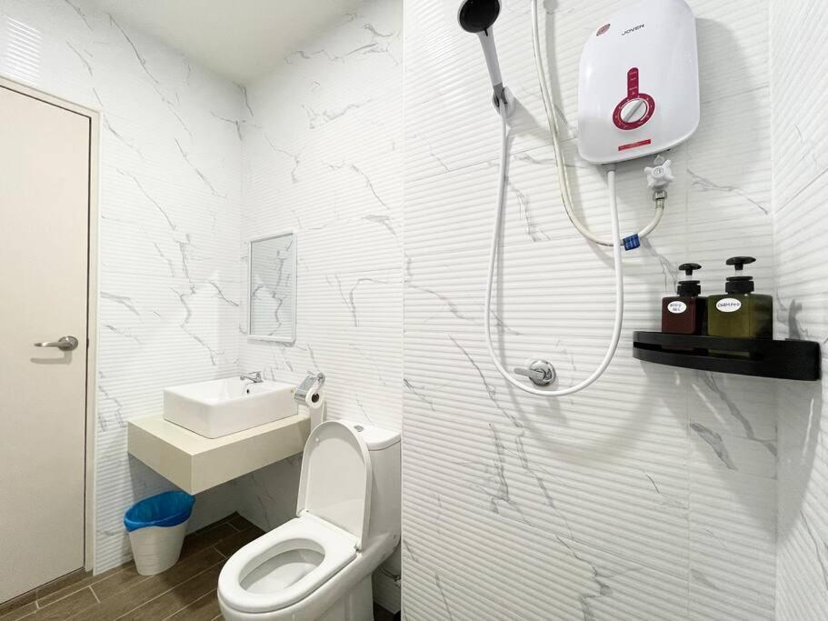 Quartz Near To Jonker Walk With Infinity Pool Cozy 3B2B Apartment Malacca Exterior foto