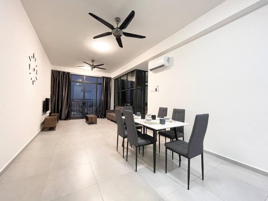 Quartz Near To Jonker Walk With Infinity Pool Cozy 3B2B Apartment Malacca Exterior foto