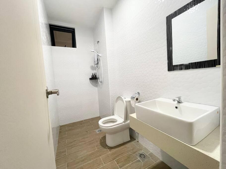 Quartz Near To Jonker Walk With Infinity Pool Cozy 3B2B Apartment Malacca Exterior foto