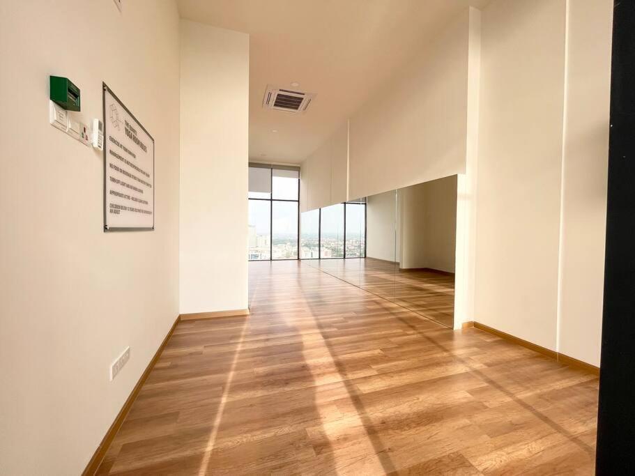 Quartz Near To Jonker Walk With Infinity Pool Cozy 3B2B Apartment Malacca Exterior foto
