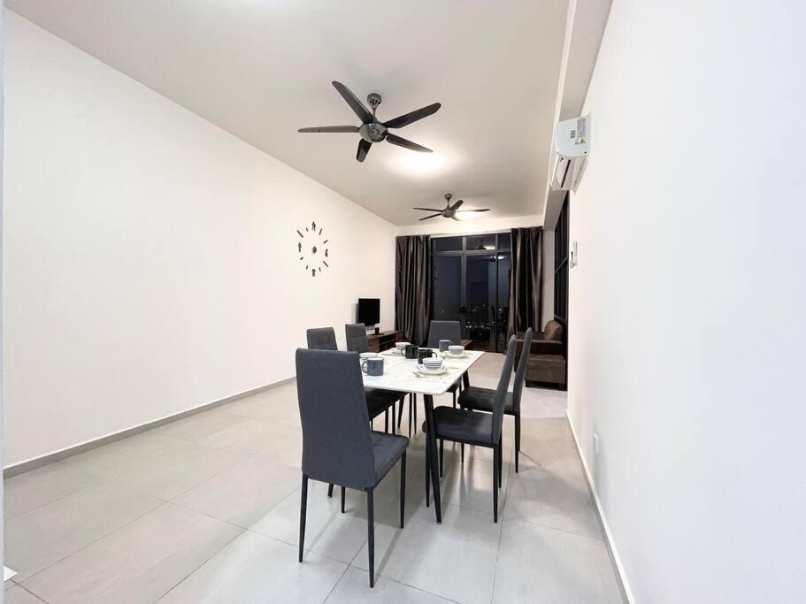 Quartz Near To Jonker Walk With Infinity Pool Cozy 3B2B Apartment Malacca Exterior foto