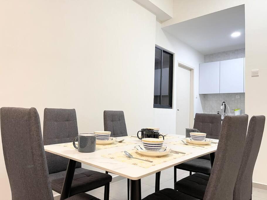 Quartz Near To Jonker Walk With Infinity Pool Cozy 3B2B Apartment Malacca Exterior foto
