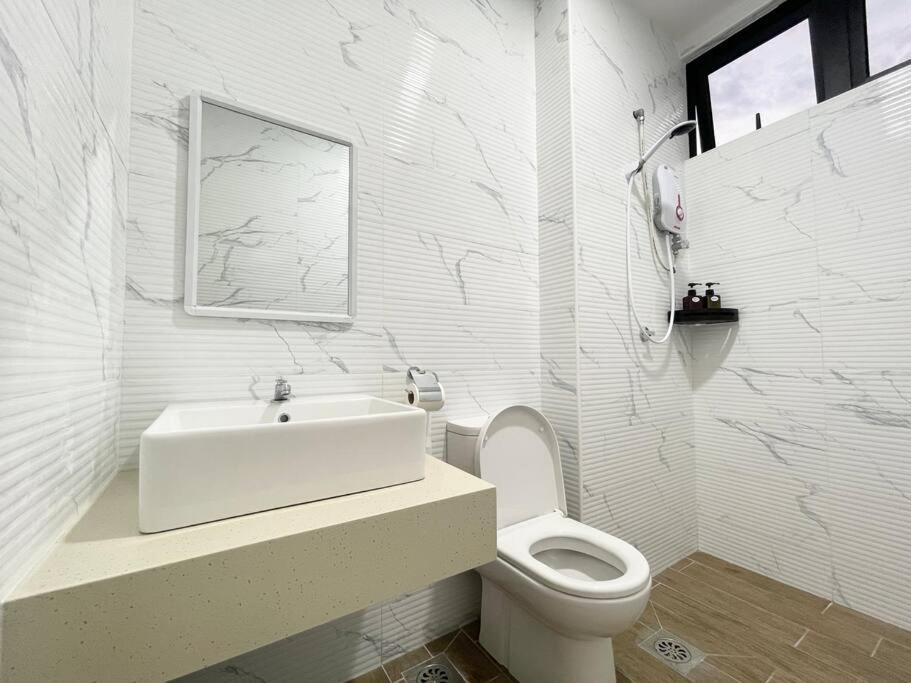 Quartz Near To Jonker Walk With Infinity Pool Cozy 3B2B Apartment Malacca Exterior foto